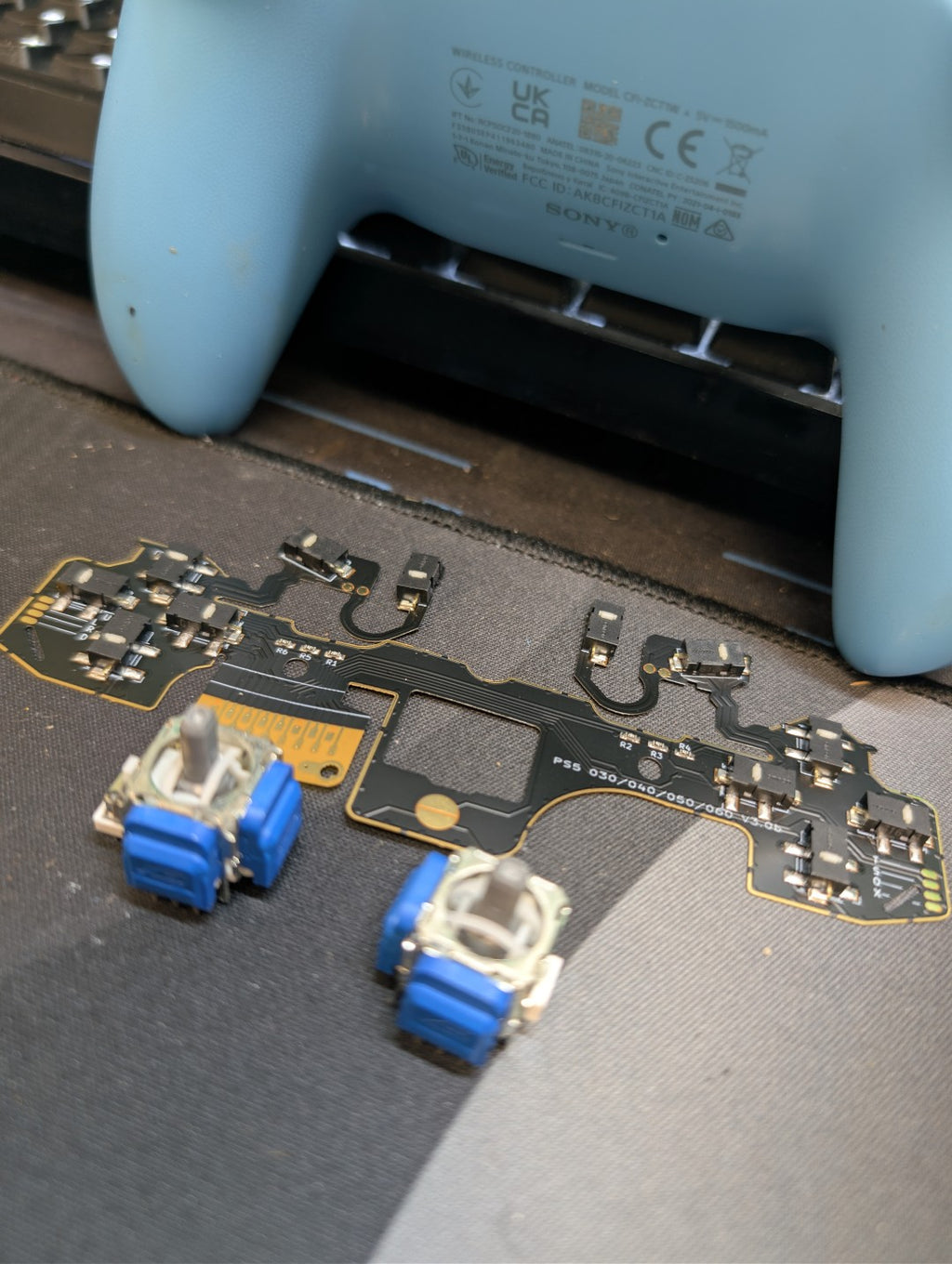 Custom Pre-Built Blue Ps5 Controller with TMR Joysticks and Clicky D-Pad & Bumpers/Trigger buttons