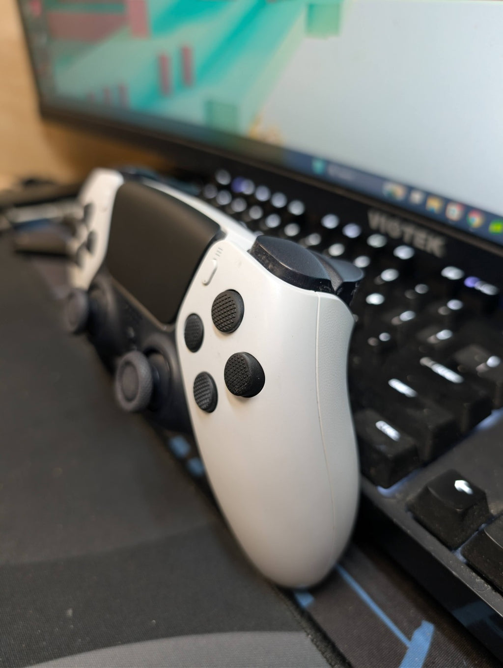 Custom Pre-Built White/Black Ps5 Controller with TMR Joysticks and Clicky D-Pad & Bumpers/Trigger buttons
